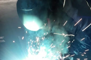 Mustan teräksen hitsaus